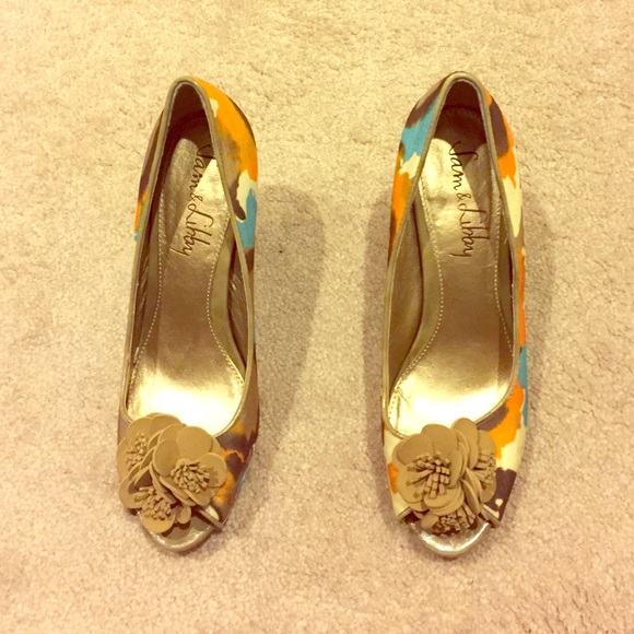Heels. Pumps.