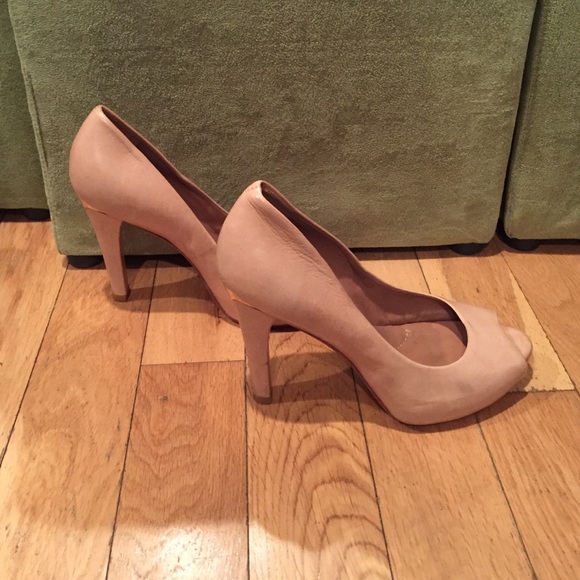 Tan BCBG Maxaxria Heels - Picture 2 of 2