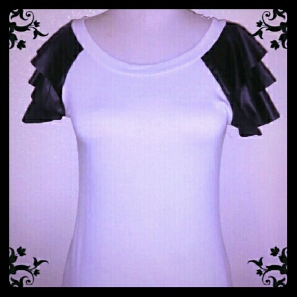 ❤Enticing Shirt NWOT