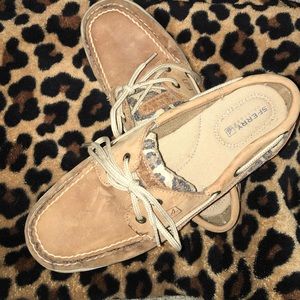 Sperry Top Sider Bluefish 2 eye boat shoe.