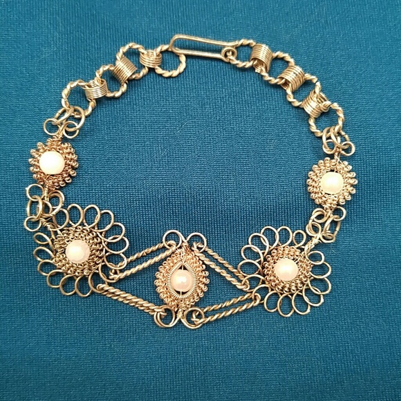 Neclace, Bracelet, Earing Set - Picture 3 of 4