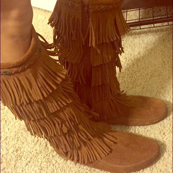 Minnetonka 5 layer fringe boots
