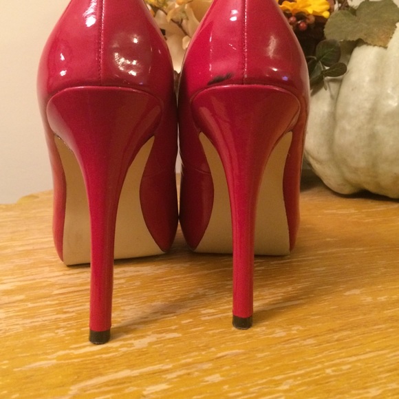 Shoes - Picture 3 of 4