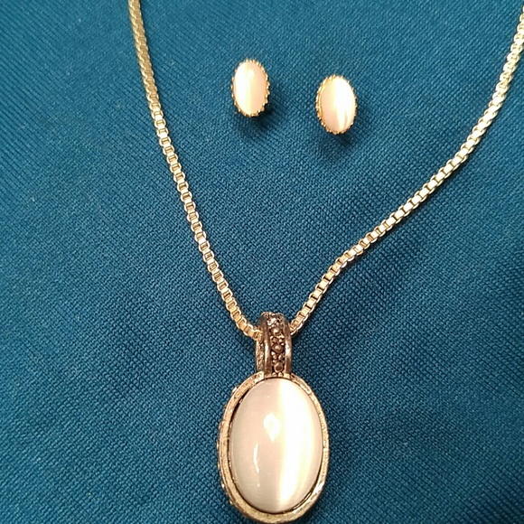 Necklace/Earing Set - Picture 3 of 3