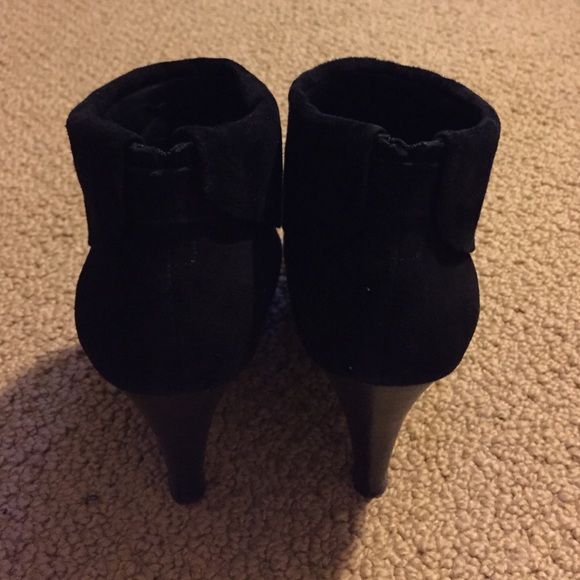Banana Republic Cruz Suede Ankle Booties - Picture 3 of 4
