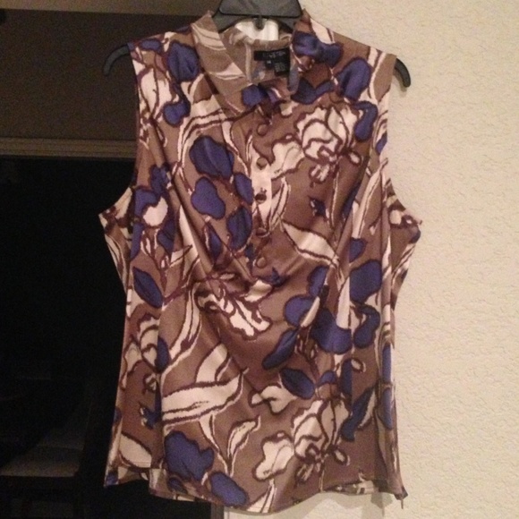 Beautiful top, size 14