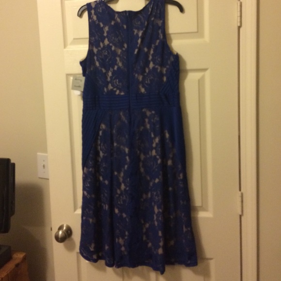Dress - Picture 4 of 4