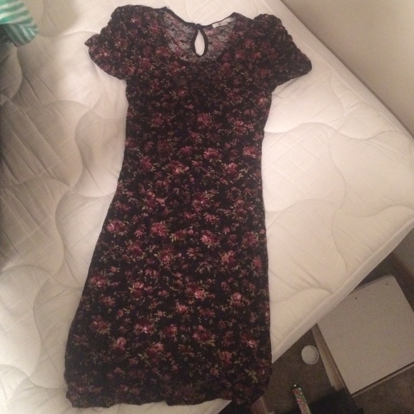 Body con lace flora dress