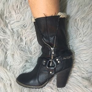 Candie's black boots