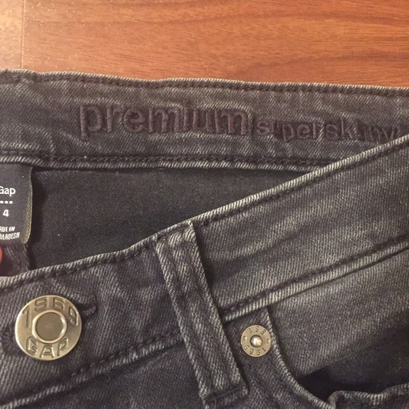 💗Gap charcoal crop jeans💗 - Picture 2 of 3