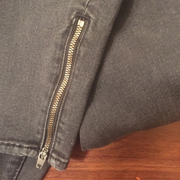 💗Gap charcoal crop jeans💗 - Picture 3 of 3