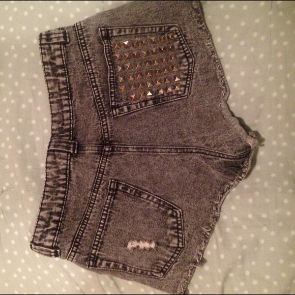 High-waisted shorts - Picture 2 of 3