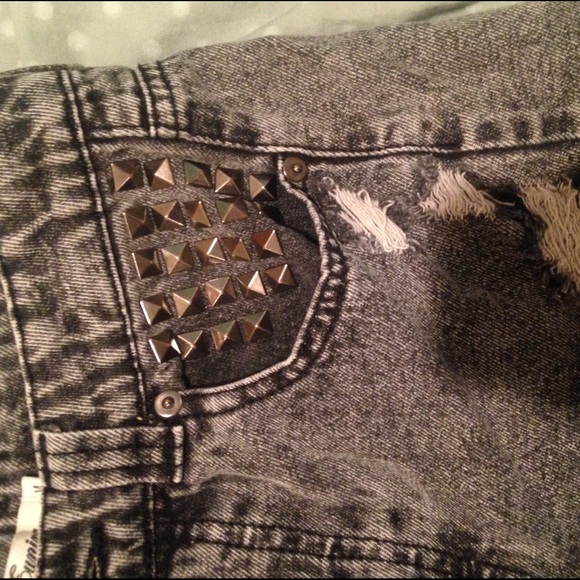 High-waisted shorts - Picture 3 of 3