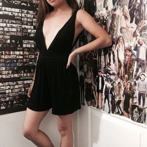 BLACK LOWCUT ROMPER