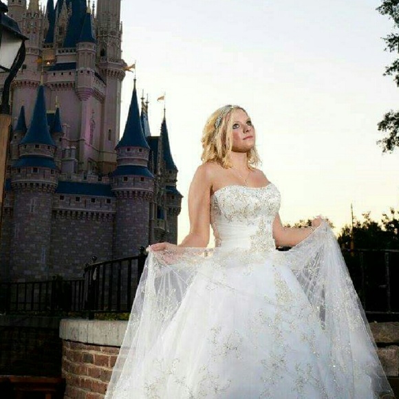 Beautiful, bridal headband worn for Wedding photos - Picture 2 of 4