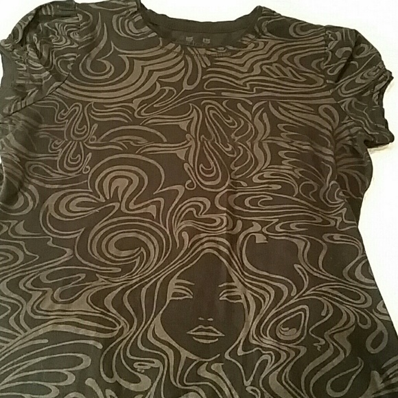Burton Sz Large Top w Awesome Gray on Black Design