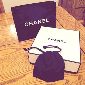 Chanel Box/Shopping Bag/satchel