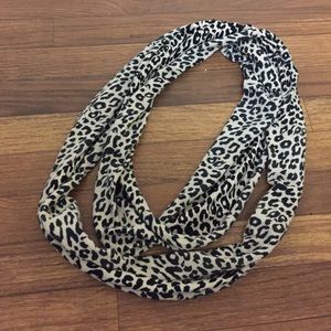 LEOPARD PRINT INFINITY SCARF🍁