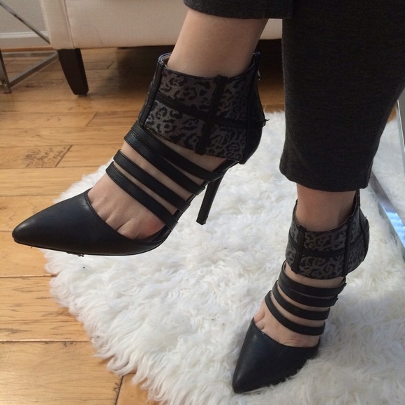 Black Strapy Heels With Cheetah Design Size 6