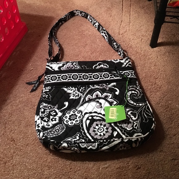Vera Bradley Handbags - ❄️SALE!🎄NWT! Triple Zip Hipster in Paisley