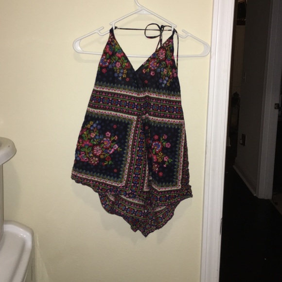 ✨ UO Halter Top ✨