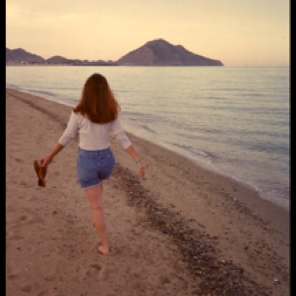 Meet your Posher, Cindy - Picture 2 of 2