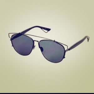 💯 NWT Dior technologic sunglasses. Silver frame