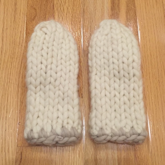 GAP | Soft Wool Mittens NWOT - Picture 2 of 4