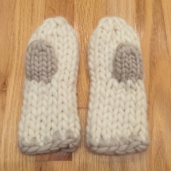 GAP | Soft Wool Mittens NWOT - Picture 3 of 4