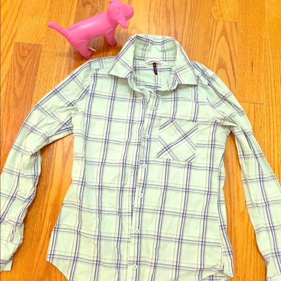 FINAL SALE---- Adorable plaid shirt . Unique
