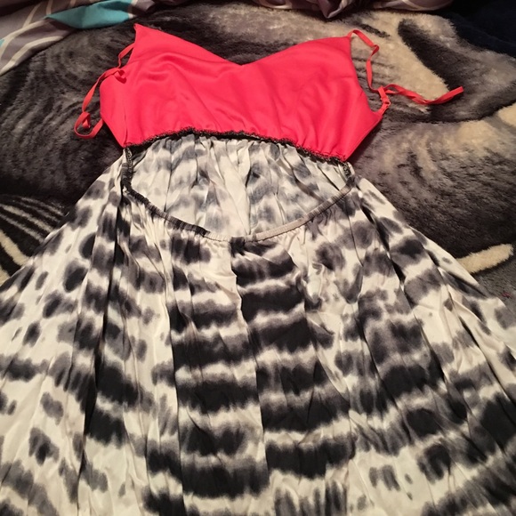 Dress - Picture 2 of 2