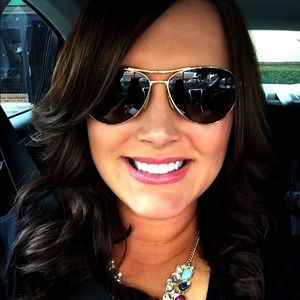 Meet your Posher, April