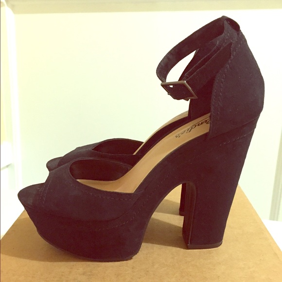 Candie's platform sandal