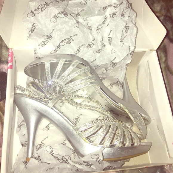 Gorgeous prom/wedding heels