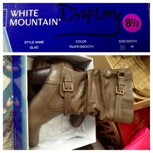 White Mountain slouchy heeled dress boots. Sz 8.5