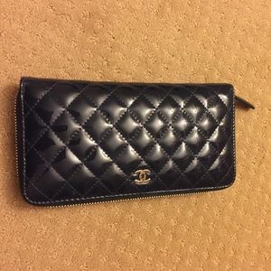 Navy blue patent leather quilted long zip wallet