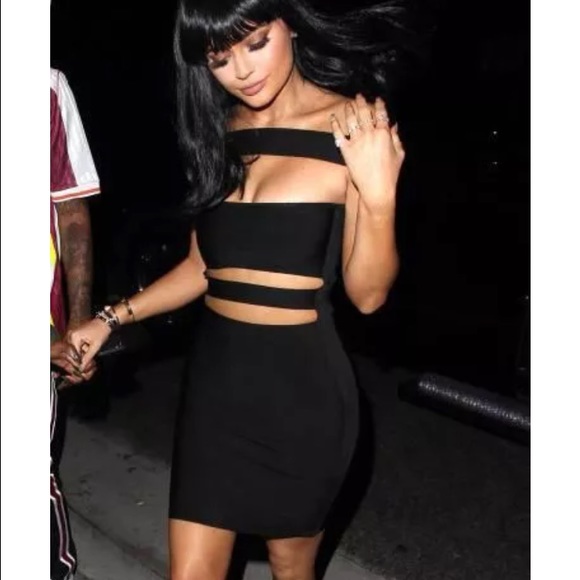 balmain black dress kylie jenner Kylie Jenner' Balmain gown features her portrait made out of hundreds of  thousands of beads