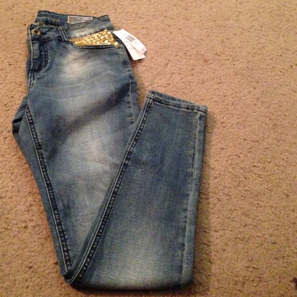 BRAND NEW SKINNY JEANS