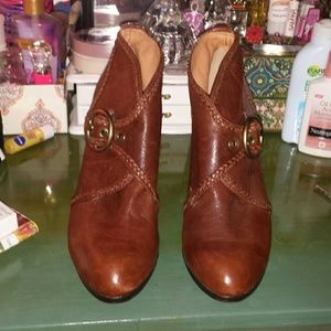 Vicki Bootie {all leather} ????