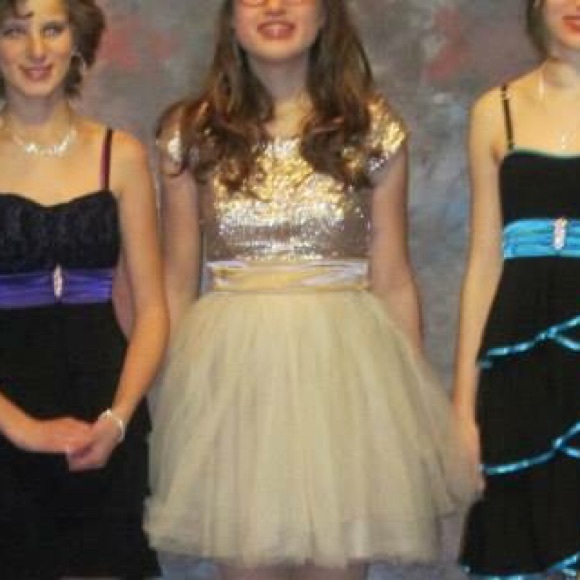 Prom/Homecoming/Formal Short Dress - Picture 3 of 4