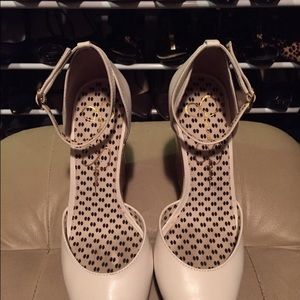 S8 JESSICA SIMPSON WEDGES