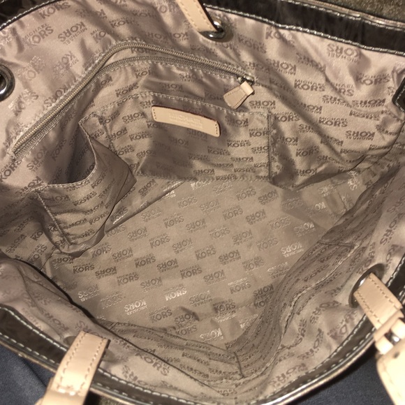Authentic Michael kors tote - Picture 2 of 3