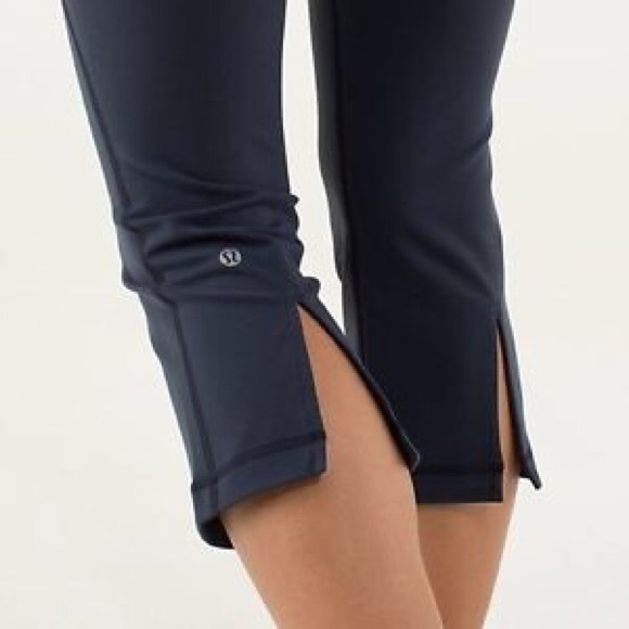lululemon athletica Pants - Lululemon Cropped Highwasted Yoga Pants