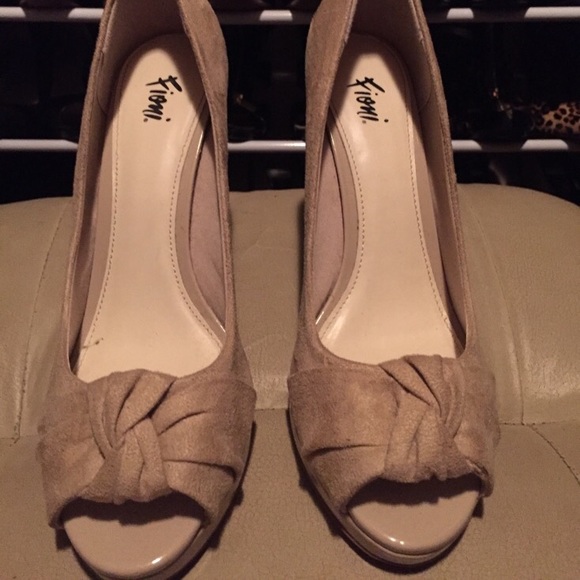 Heels - Picture 1 of 2