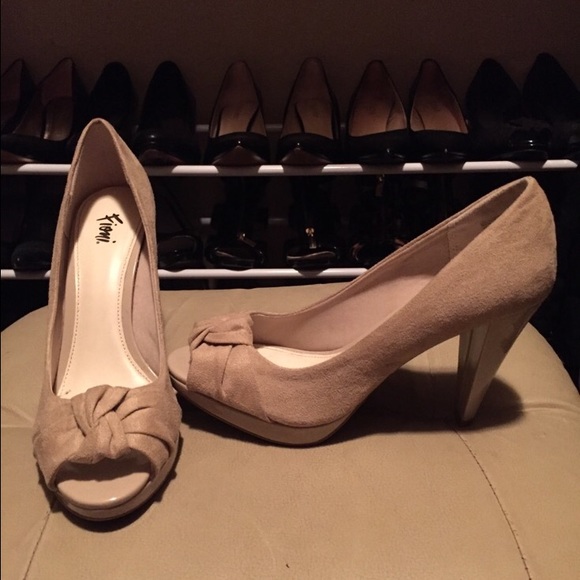 Heels - Picture 2 of 2