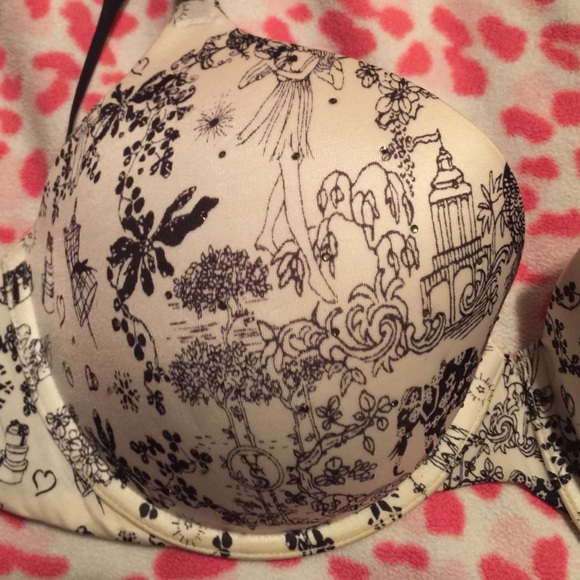 Victoria's Secret bra - Picture 2 of 4
