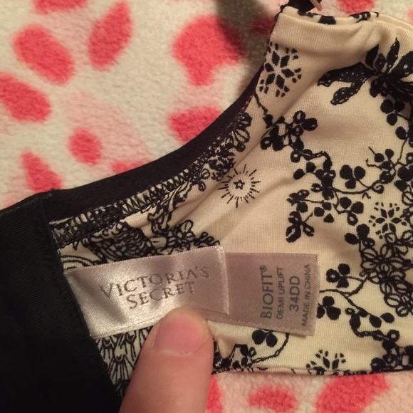 Victoria's Secret bra - Picture 4 of 4
