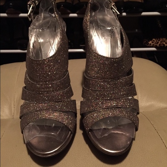 Heels - Picture 1 of 2