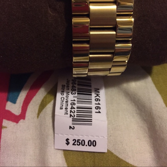 NWT and in box Authentic Michael Kors watch - Picture 2 of 3