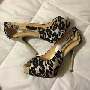 GUESS tan leopard heels